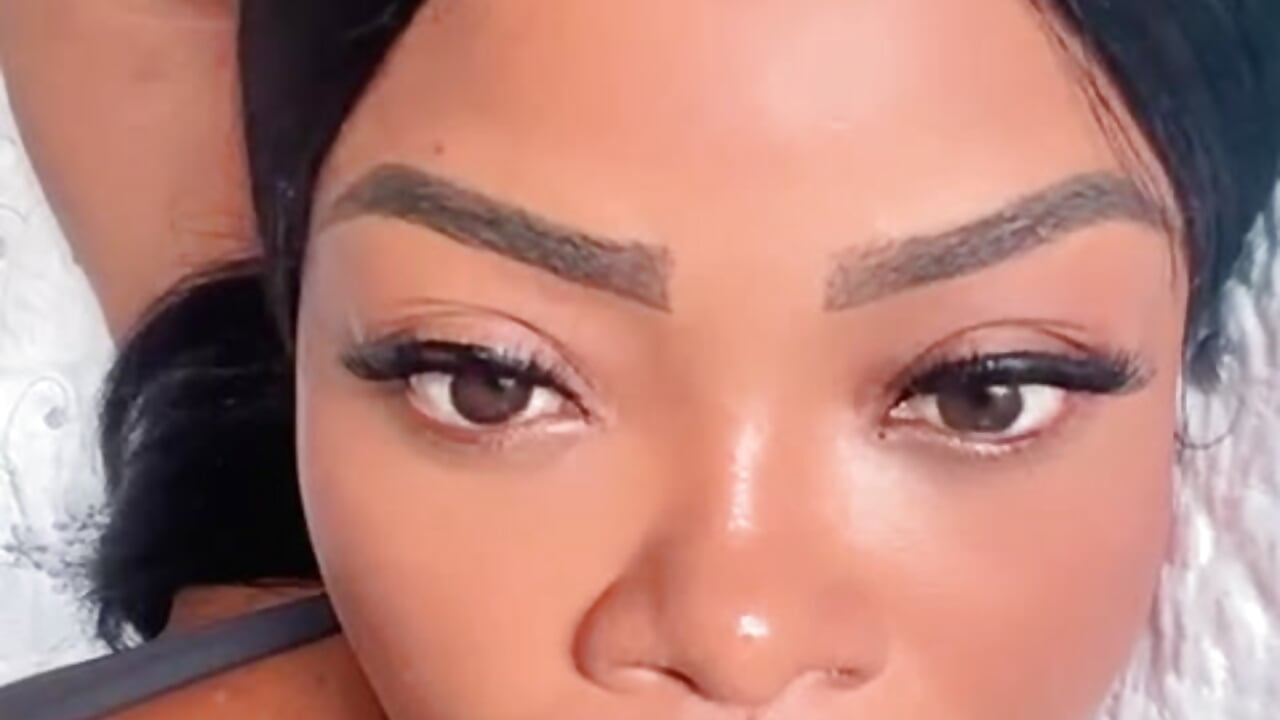 Kisses - video by LaurensLondonx cam model