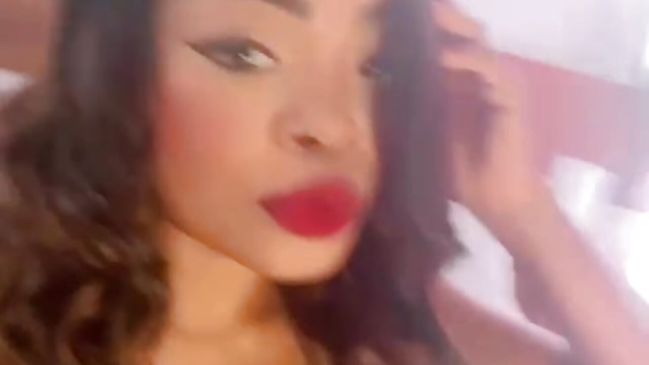 Pure skin - video by LaurensLondonx cam model