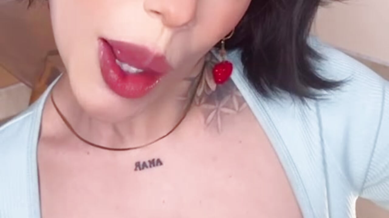 Suck my nipples – video modela na kameri Hannah_Borbon