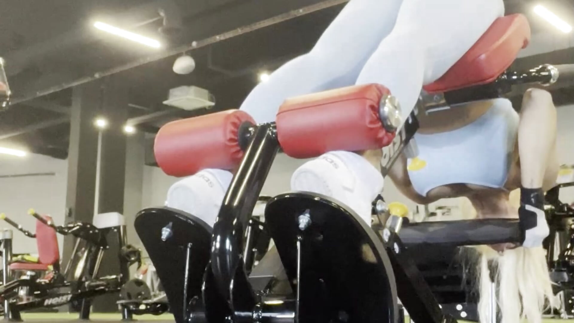 🍑 my hot MILF-Ass in the gym 💦🔥 - video oleh SarahEshley kamera model