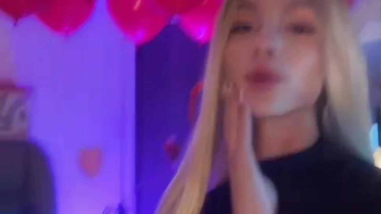 mia strip - vídeo de miaromanove_ss modelo de câmara