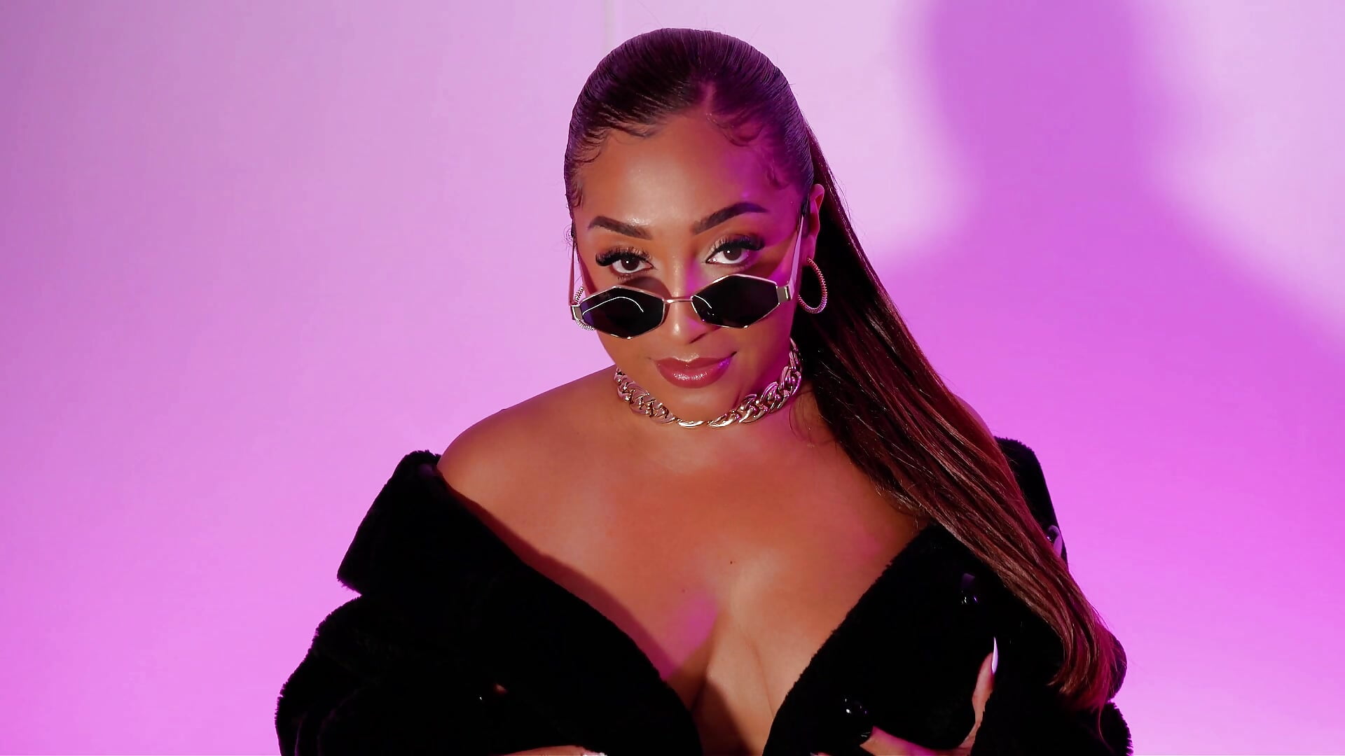 🖤Black on black: skin, texture and temptation.🖤 - 視頻由 KateVenegas 主播提供