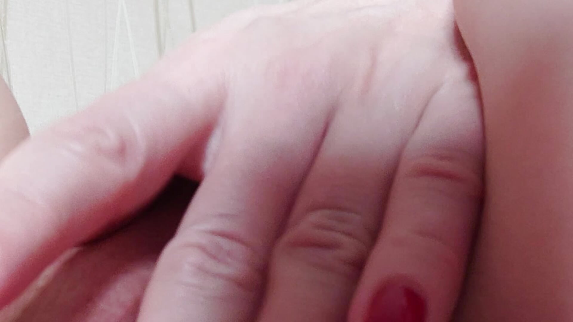 Pussy play. Close and wet)
