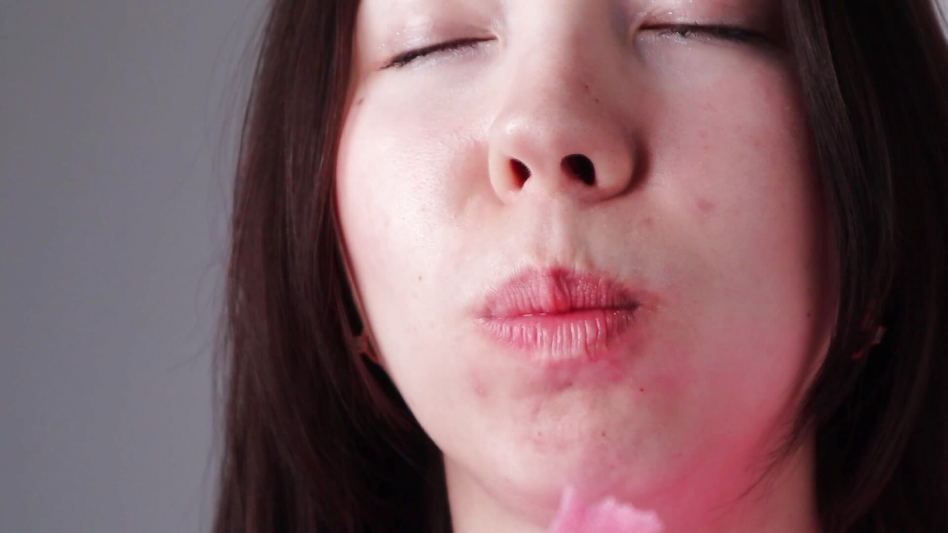 Chewing with braces - video by Sarah_Son cam model