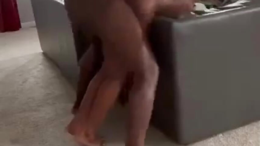 Hard back shot on the couch - відео від вебкаммоделі Gifttheskimaskboy