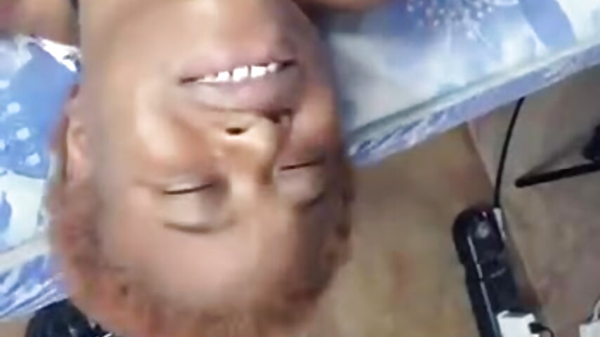 Beating That pussy on my roommate - відео від вебкаммоделі Gifttheskimaskboy