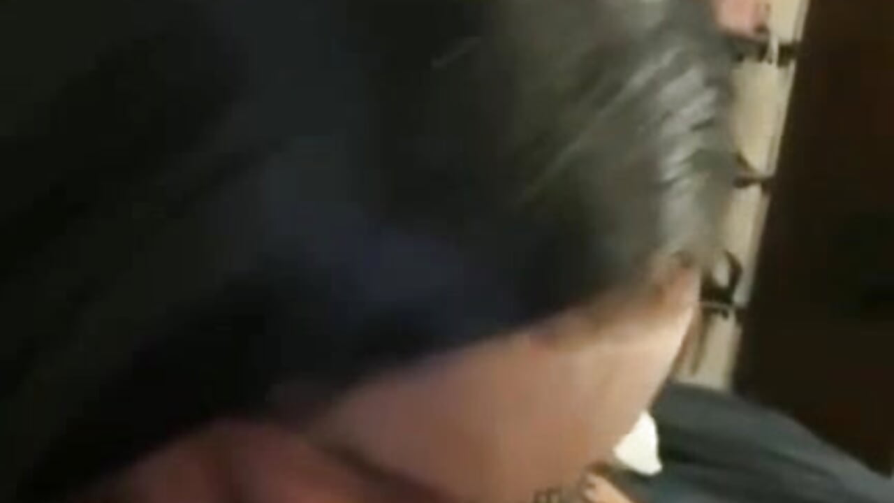 This is how I want my dick to be suck - відео від вебкаммоделі Gifttheskimaskboy