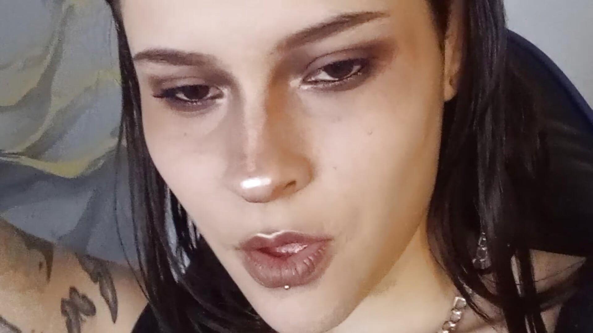 Piercing on my wet lip - video by AnnyThompson_ cam model