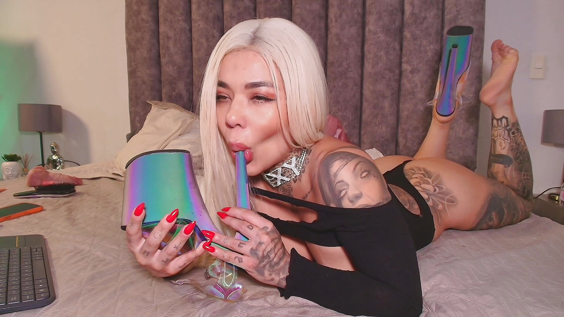 kisses on my heels - video by milaivanova cam model