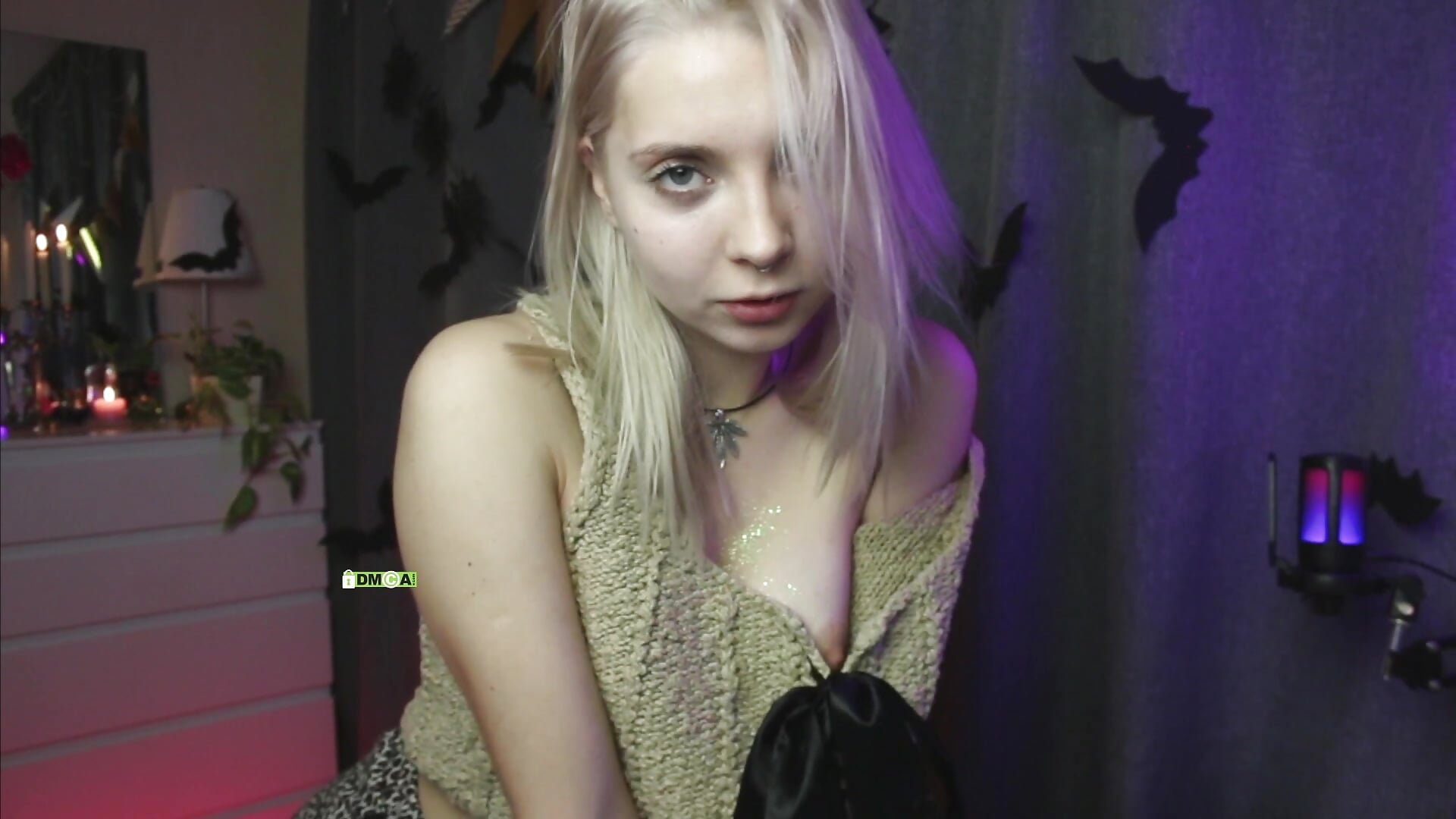 little tease xo-xo