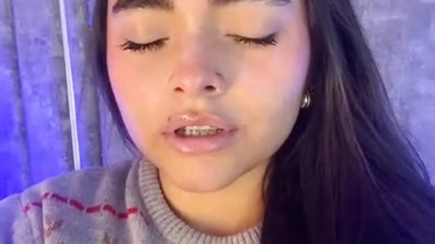 Between lights, warmth and magic… I want you to start this Christmas with me 😏🎄 - video by GiselOrtiz cam model