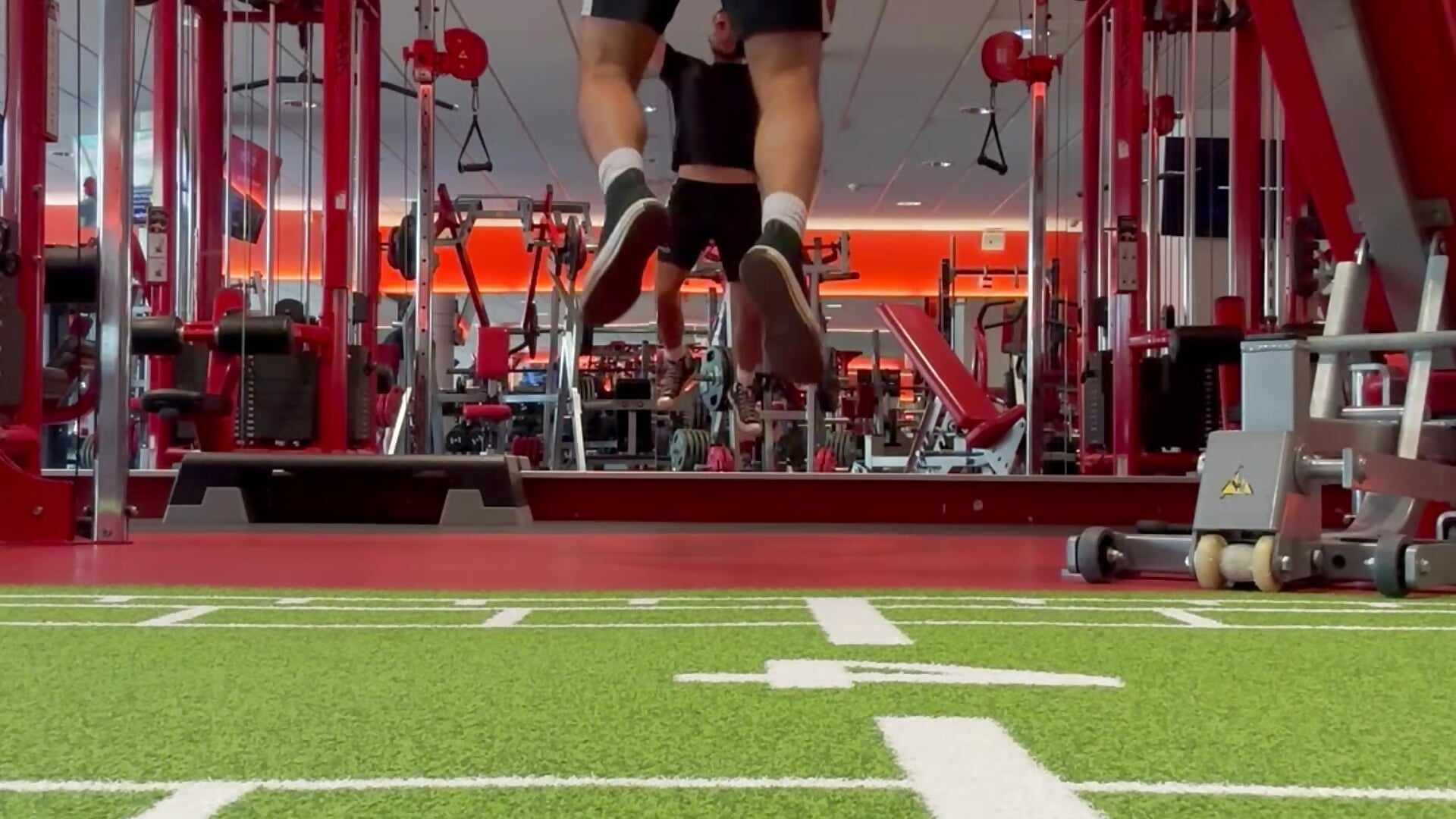 IMG_4584 - video của người mẫu cam mruniverss