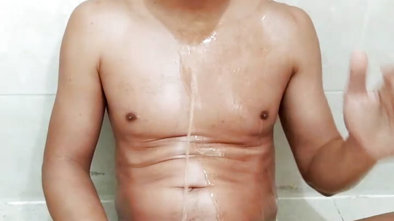 [26 Aug 2025] I empty my bladder all over my body in the shower