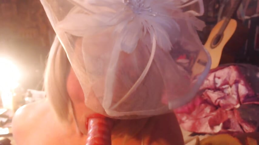 Hungry Bride – видео вебкам-модели amandabarefoot