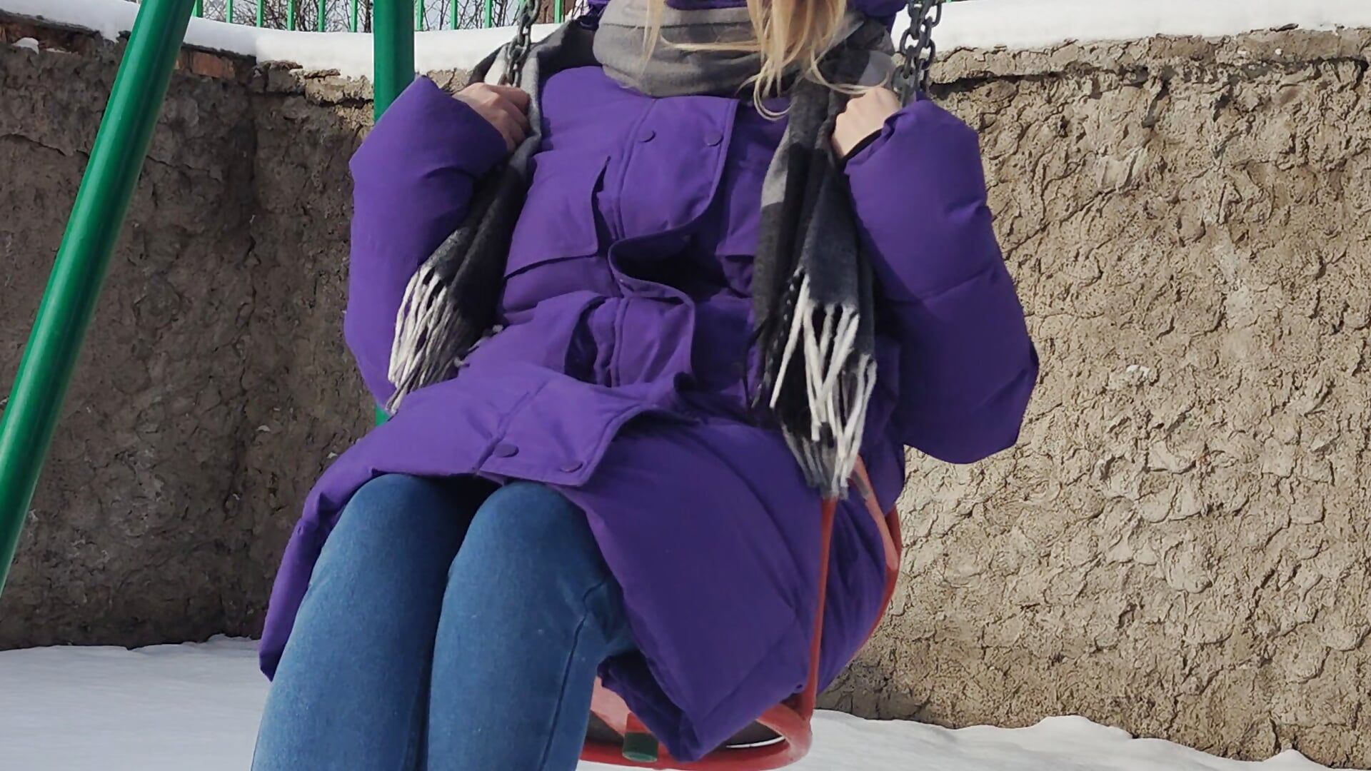 swinging on the swing)