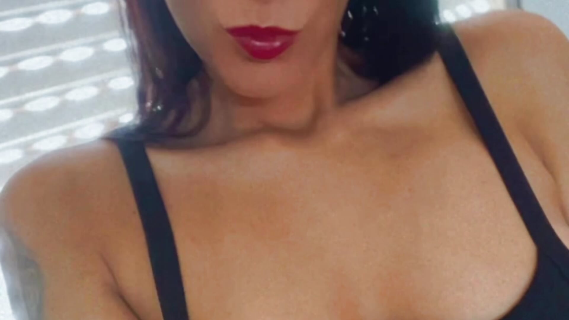 Podemos hablar por tk por show 💕 - video by sofi_floyd cam model