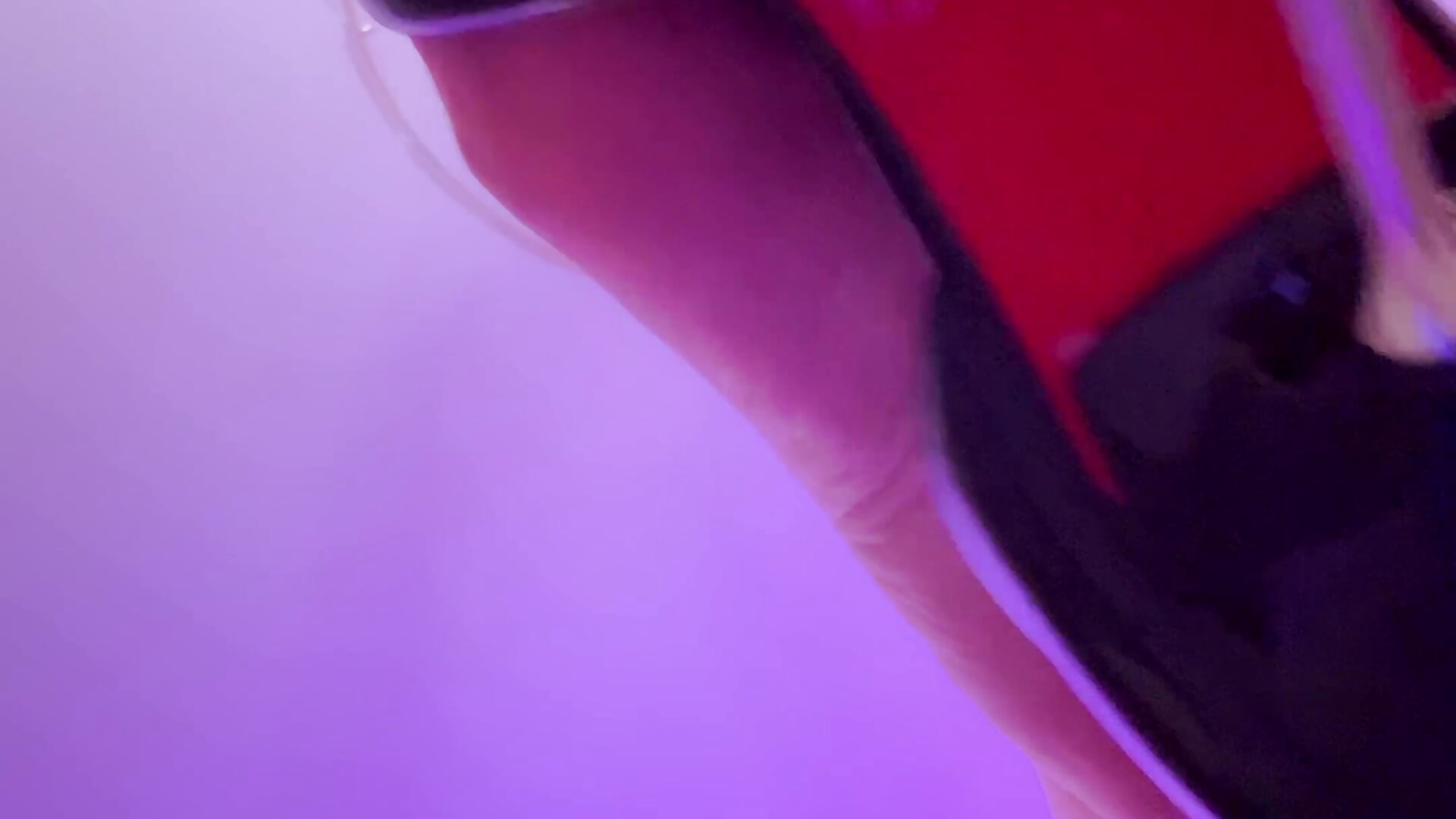 Under Mistress Kennya her heels - clip cu Mistress-Kennya model videochat