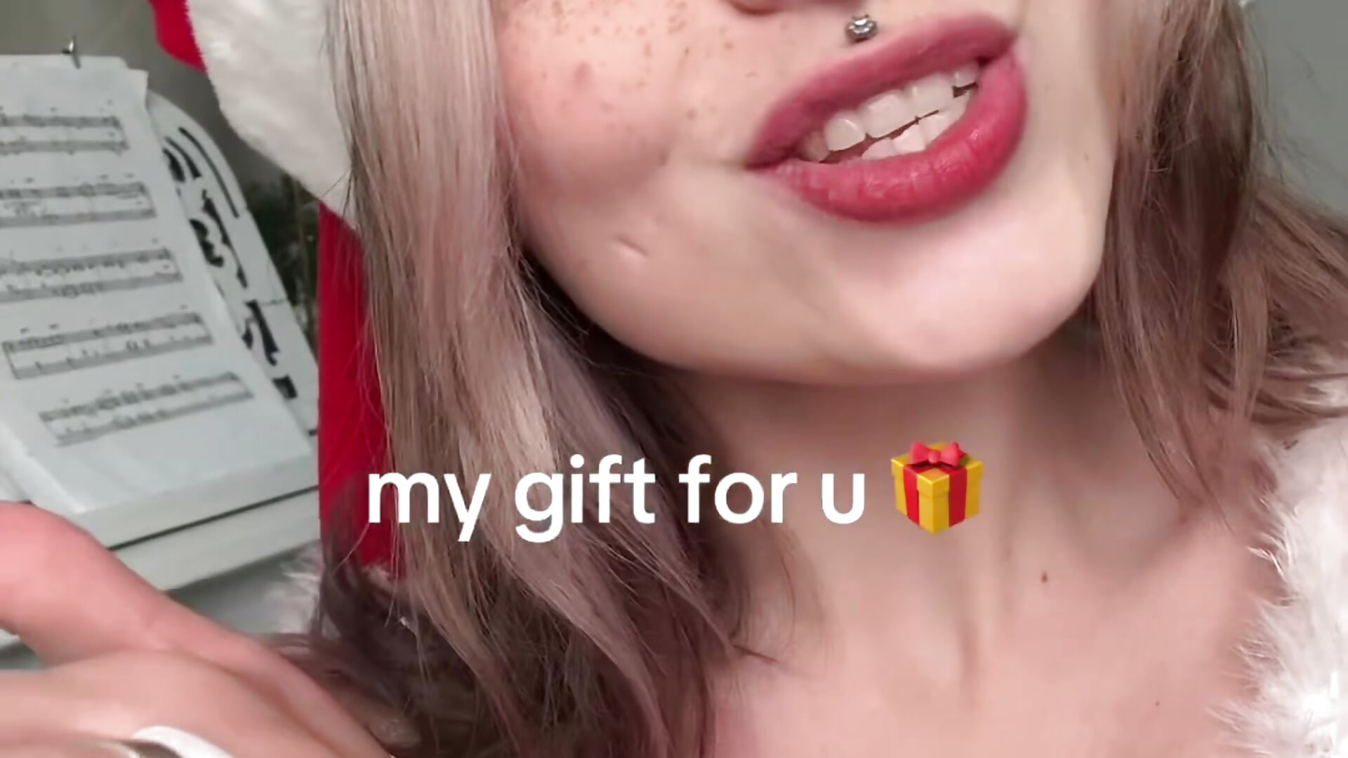 🎁 - video by LoraaDoll cam model