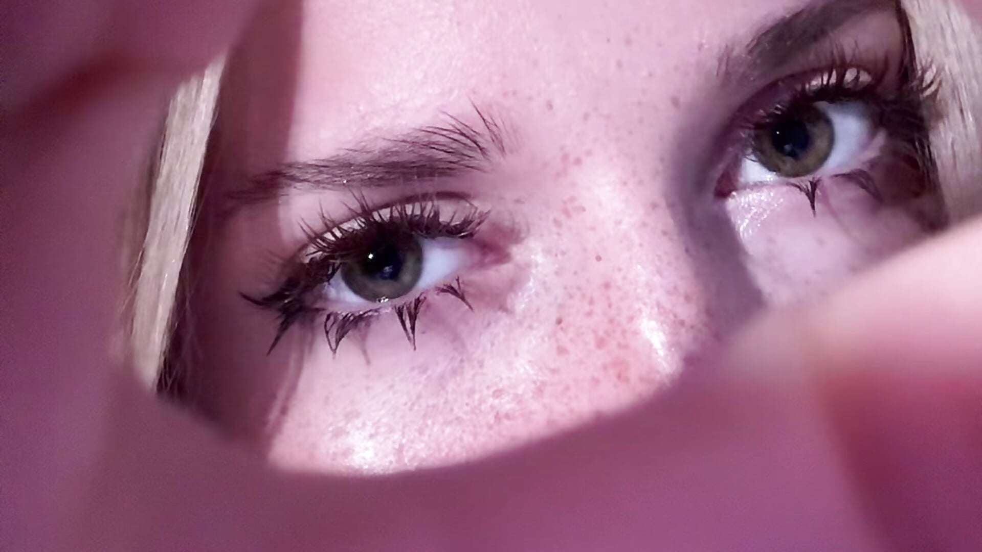 Are you ready to look into my eyes? - video by LoraaDoll cam model