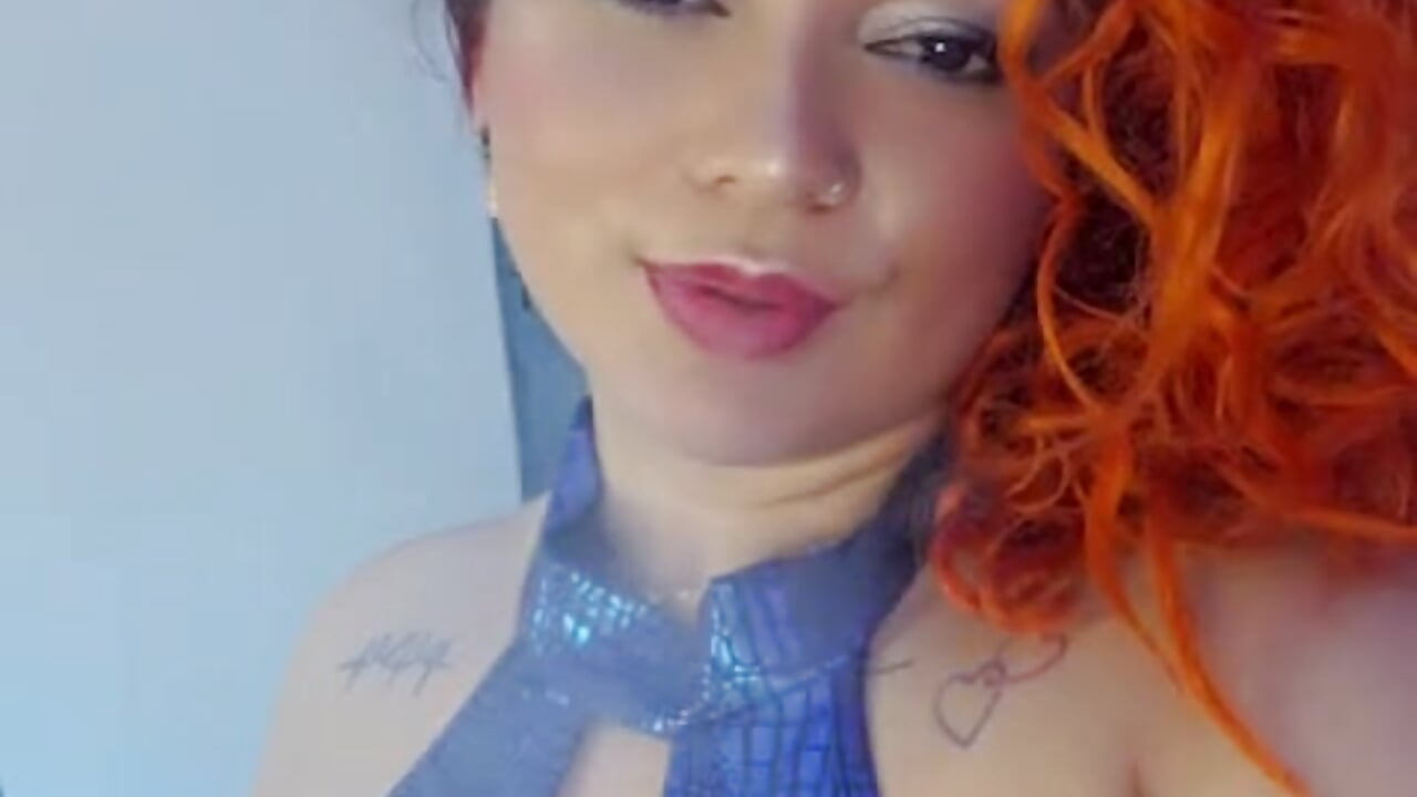 Good morning guys, lets get wet my pantyhose 😏🚬💦 - LilyyBigAss 캠 모델의 동영상