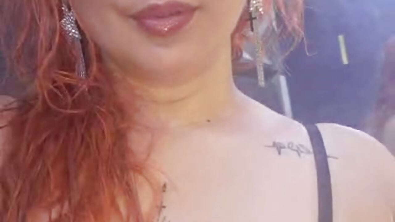 Wouldn't you like to come share a cigarette with me? 😏🚬💋 - LilyyBigAss 캠 모델의 동영상