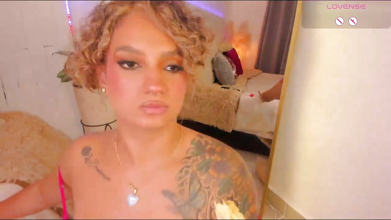 Eat banana 🍌🤤🔥✨ - Video von Arianabromw Cam-Model