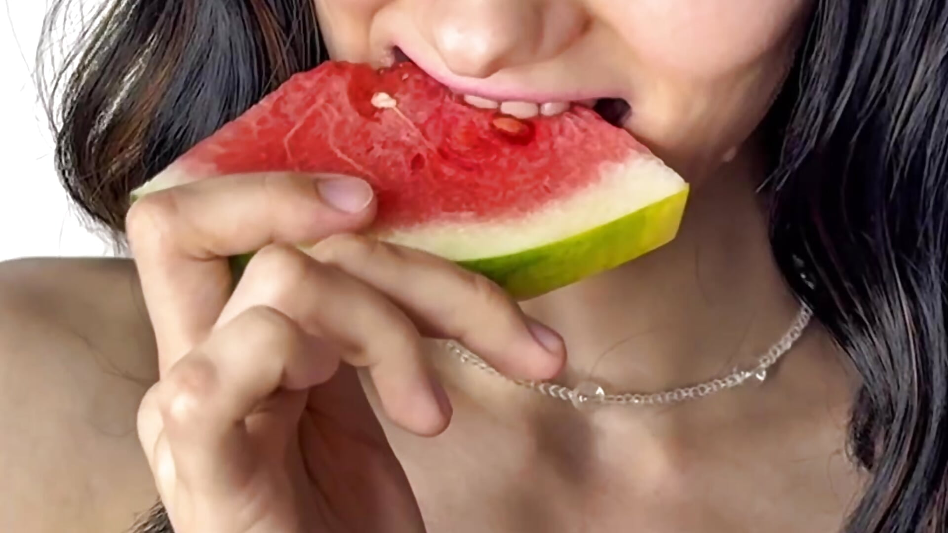 Slice  of  summer - فيديو من Lili_flowerr موديل الكام