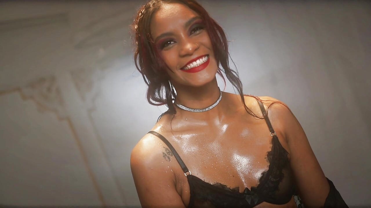 Lovely - video by ZoeSmitth cam model