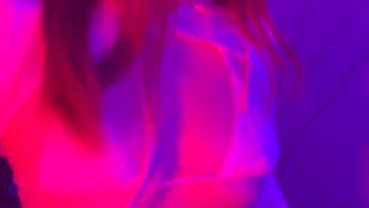 Pink Hood: Just One Look - video di Fluffy_Bubble21 modella di cam