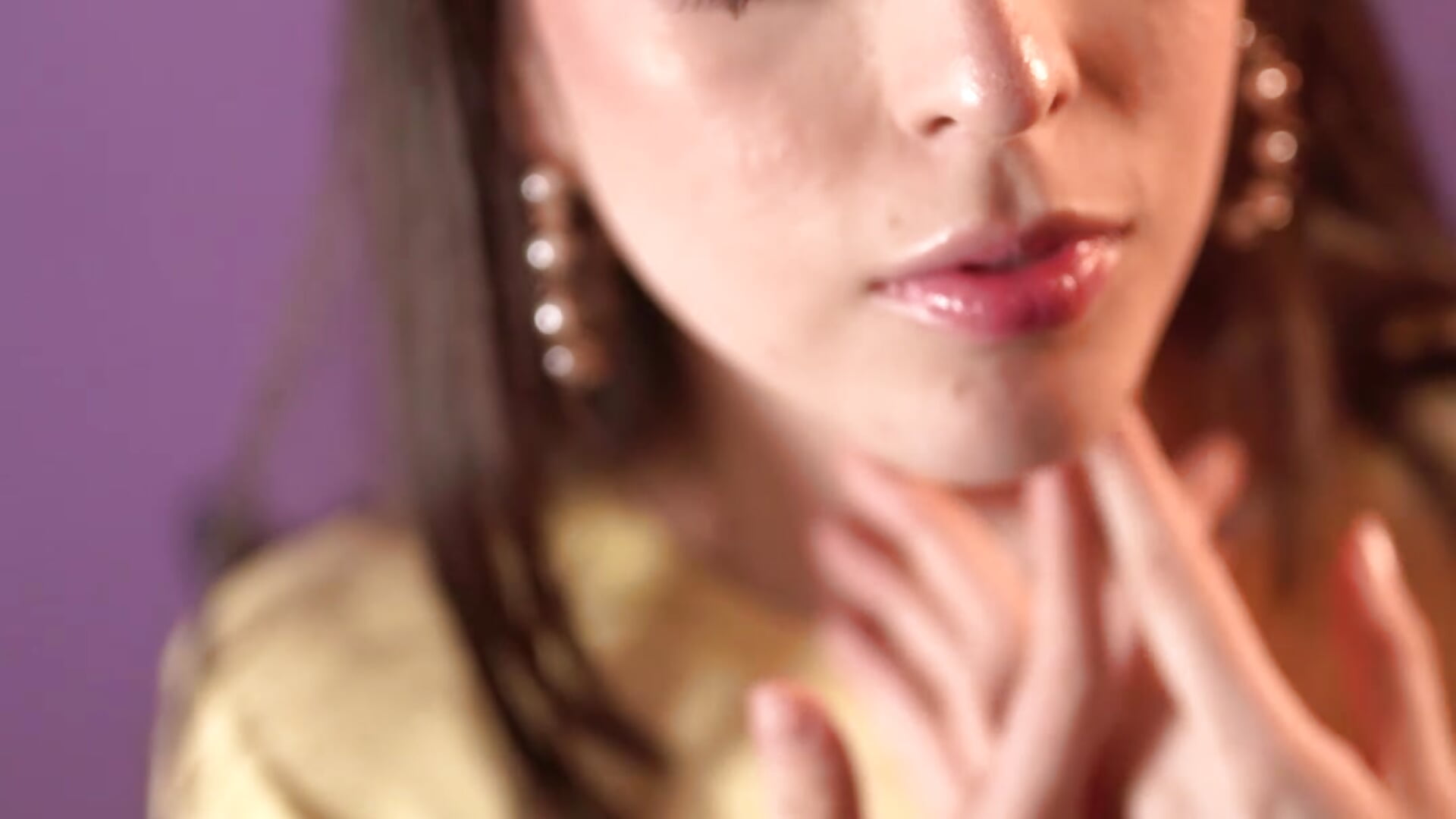 Come and enjoy my sweet sensuality - video by ElliPeaches cam model