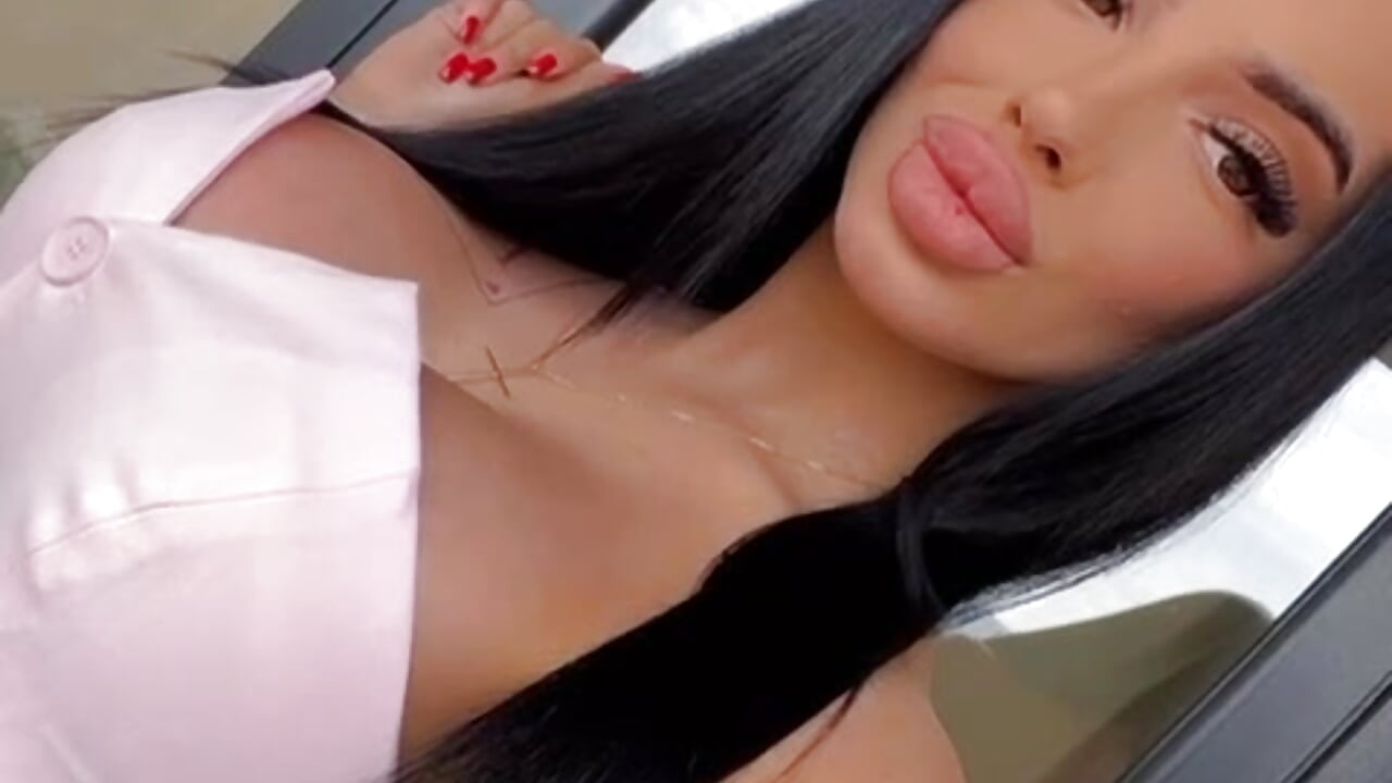 kiss ya - video by VelmaEvans cam model