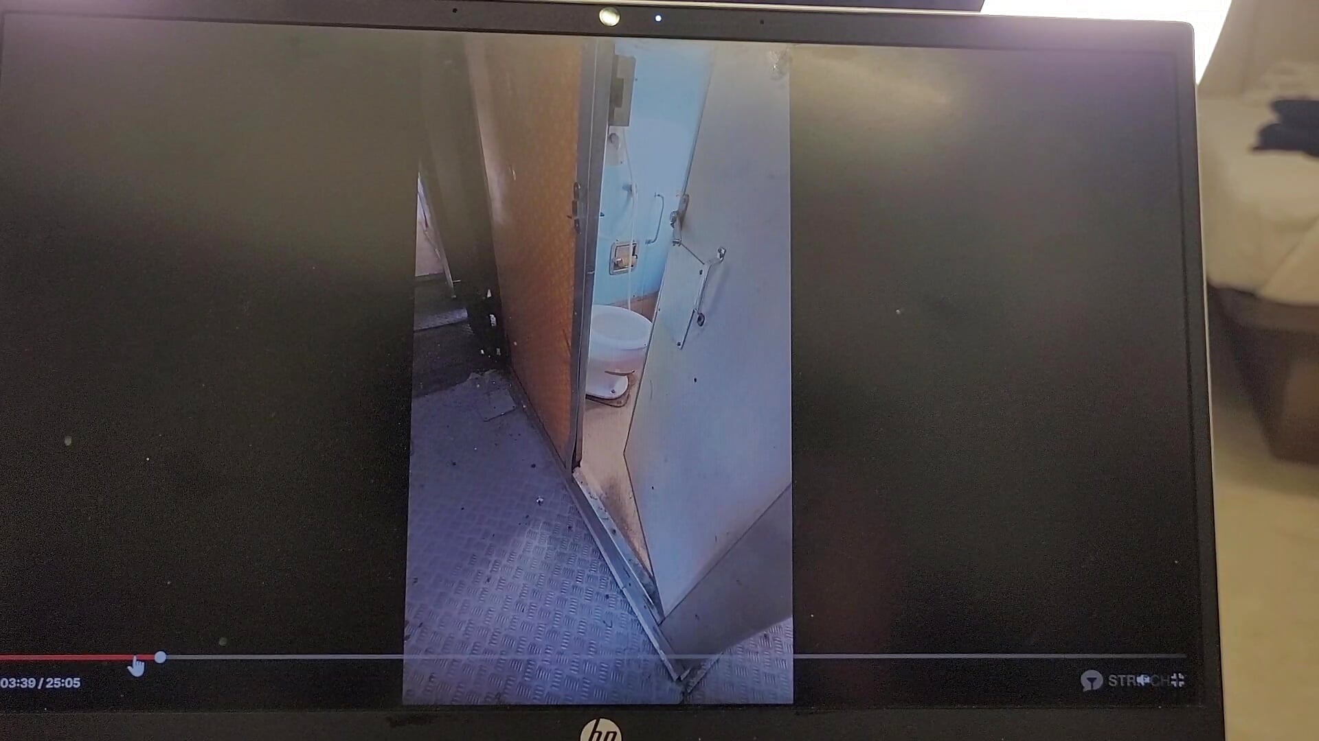 Train - Miss__Malaika 캠 모델의 동영상