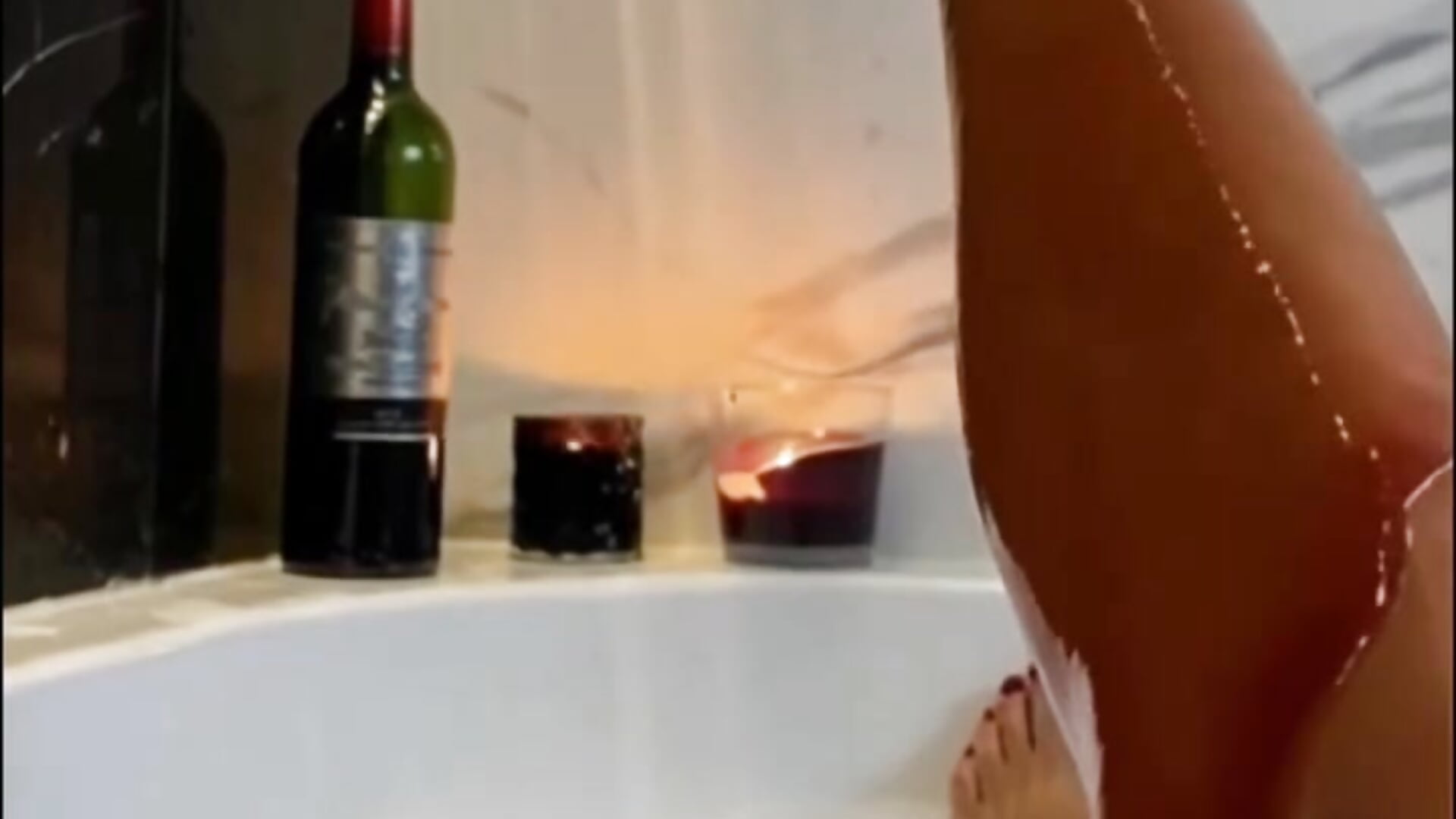 Do you like wine? 🍷🍷 - video od modelky/modela Miss_Agatha