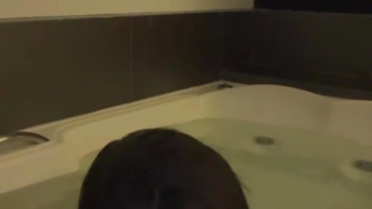 Let me suck your cock in the jaccuzi🔥