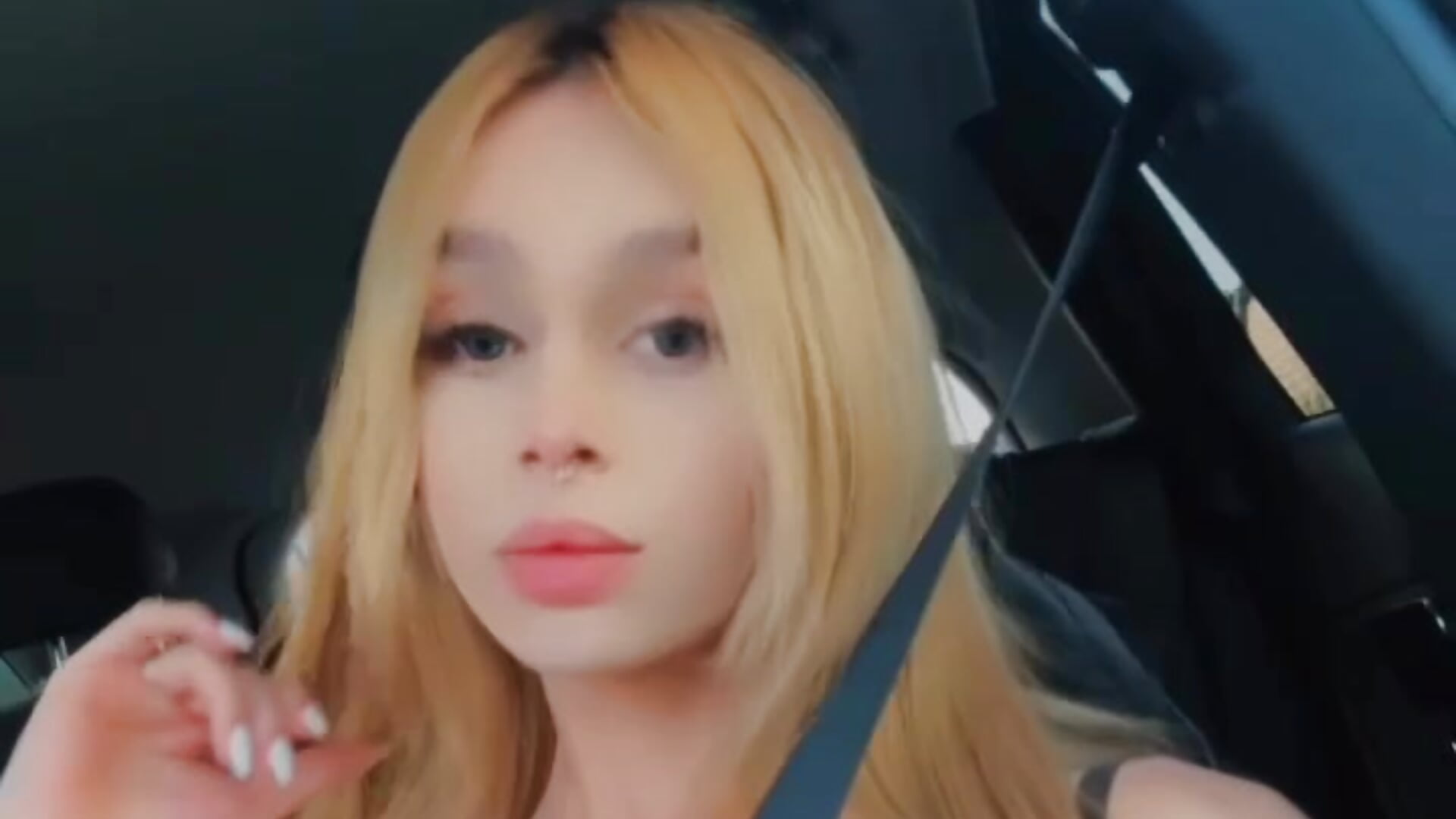 Kisses❤️ - video by valeriecuteX cam model