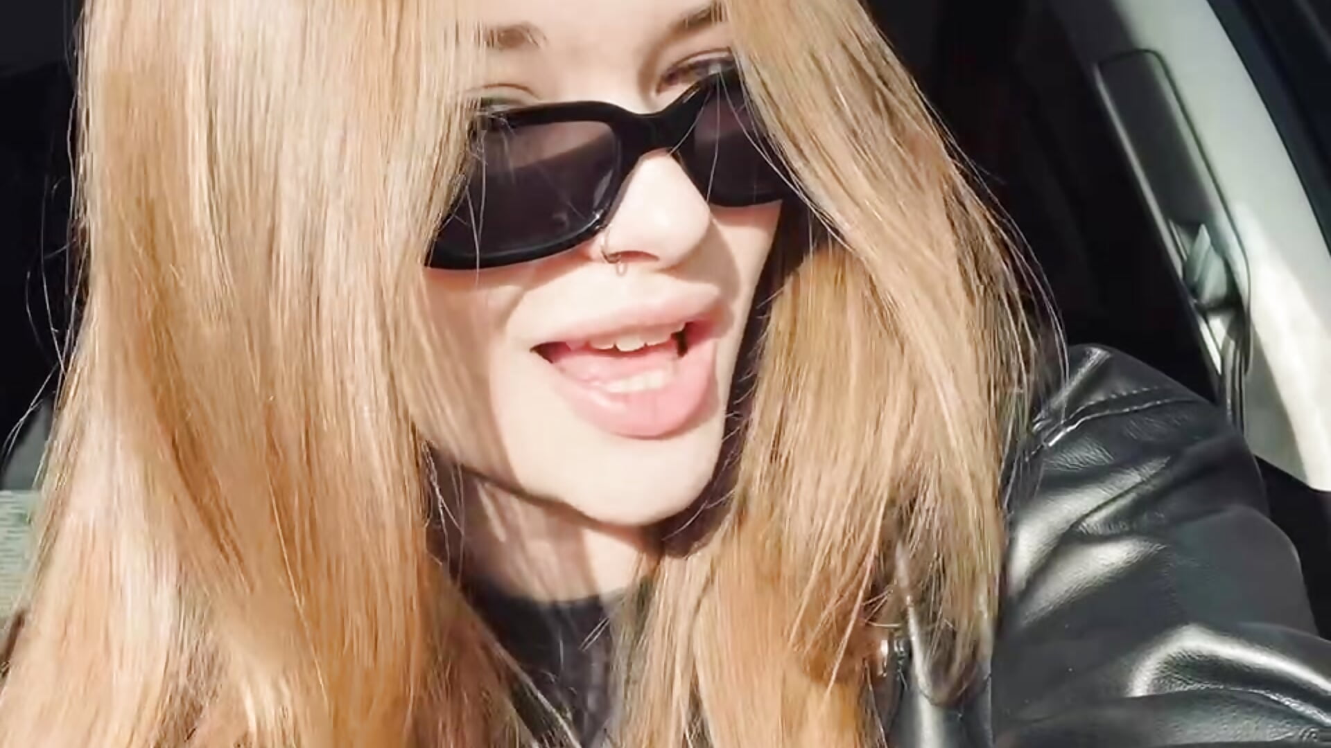 Ray of music☀️ - video by CharryClim cam model