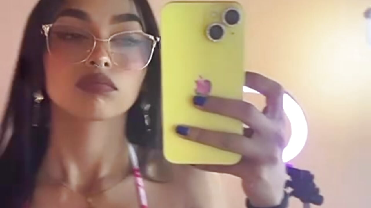 Im Back - video by Alleanys_Cristal cam model