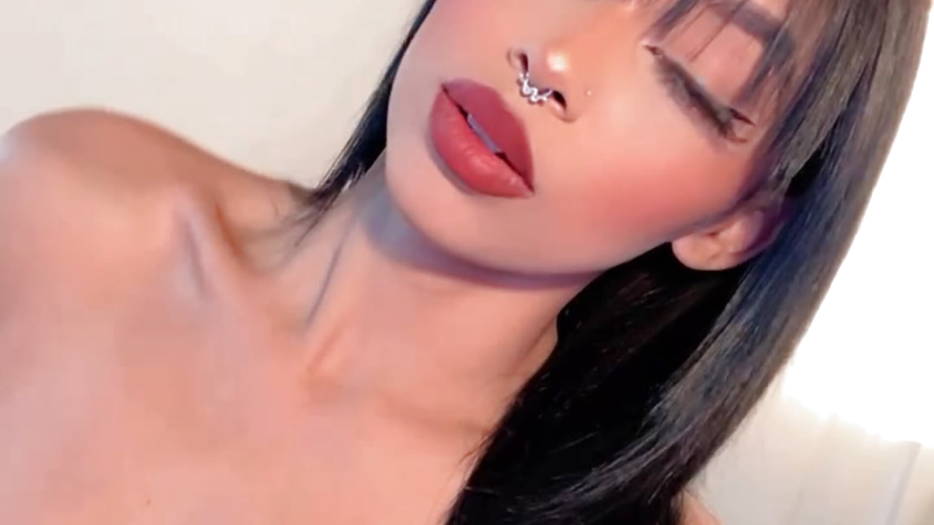 A little music ♥ - video by Alleanys_Cristal cam model