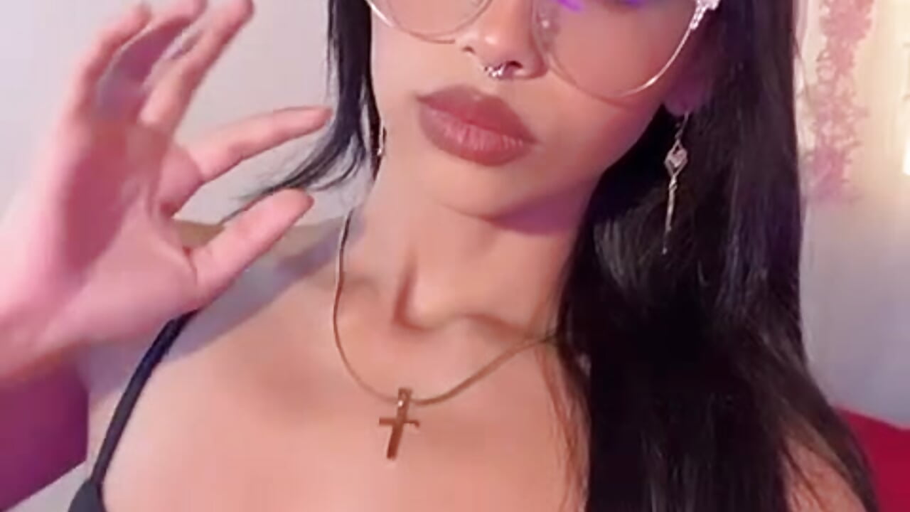 Your Queen ♥ - video by Alleanys_Cristal cam model