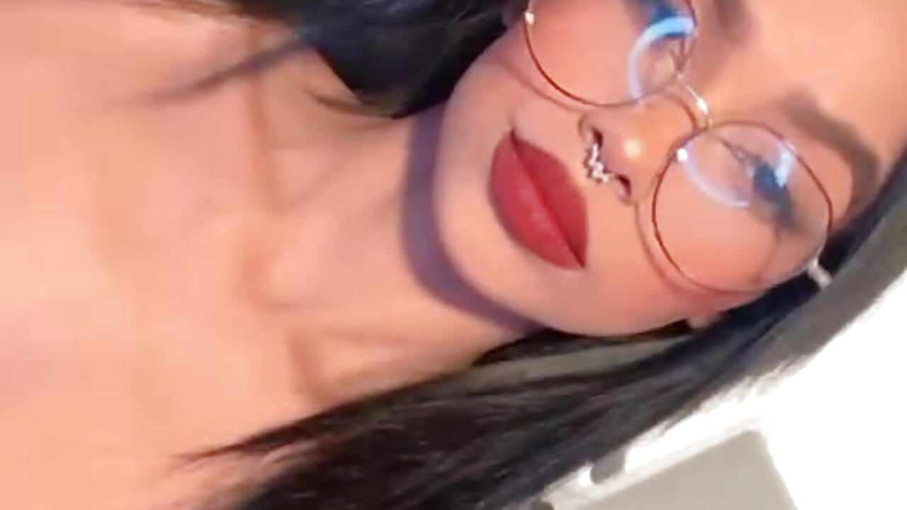 Wanna play?♥ - video by Alleanys_Cristal cam model