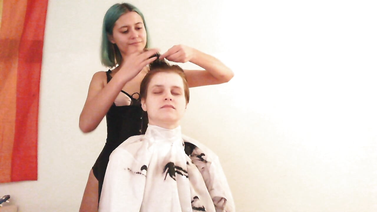 Ruby's getting a haircut - crystal_femmes 的视频