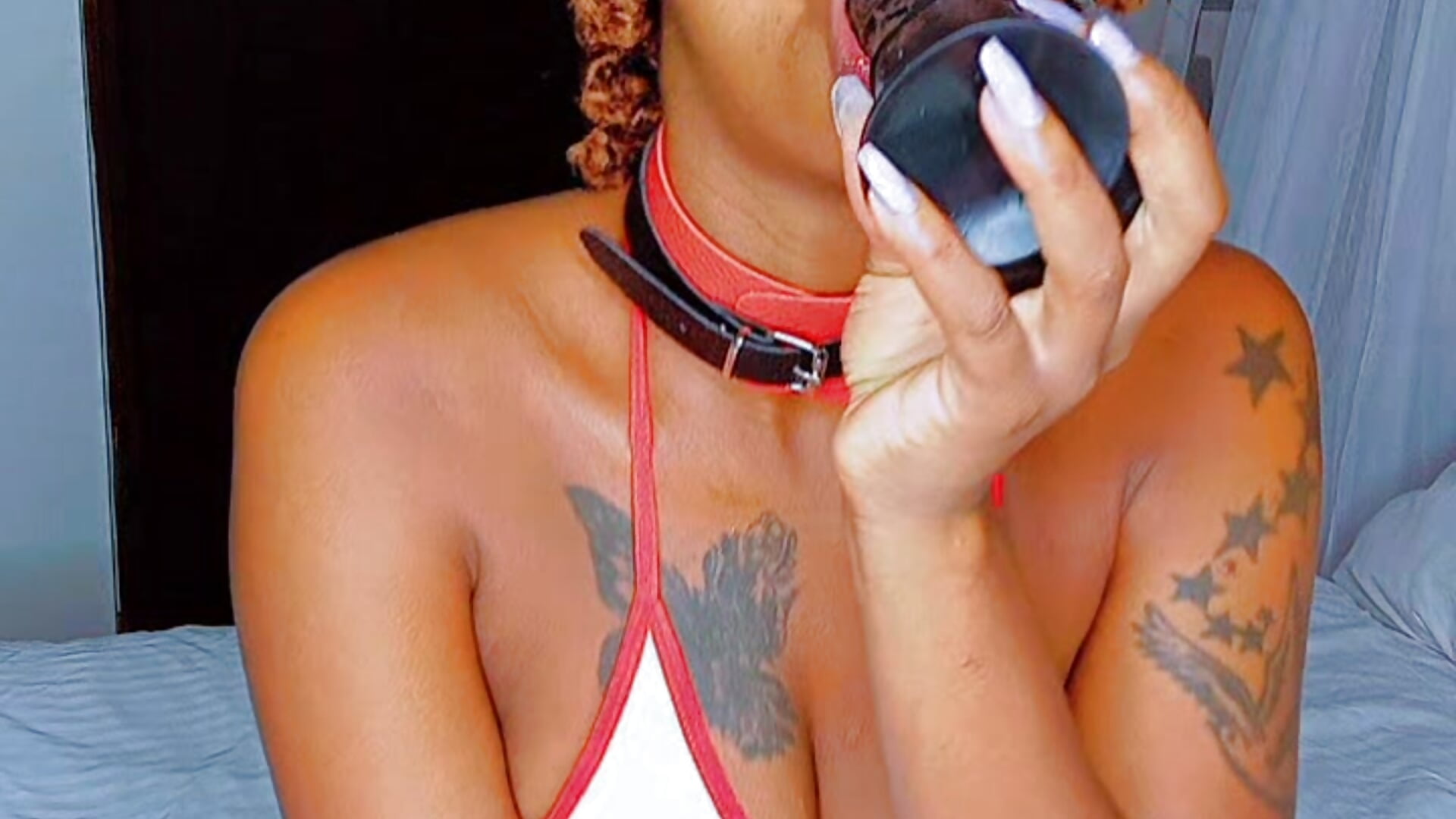 Deep throat - video by Bubblymuse cam model