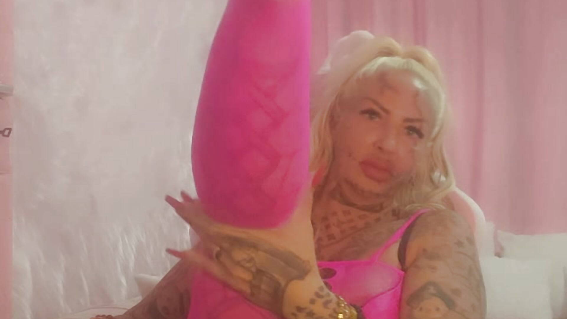 Aktuell Geiler 16 Minuten Strip mit Heels,Öl,Dessous und Wixxcountdown - video by Jeanny_InkGirl cam model