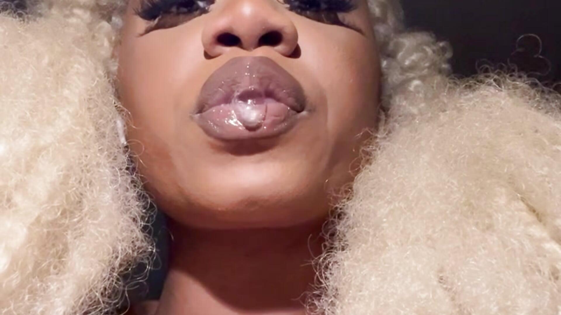 97104cb6edcb49ffa4dc76a9e0f93869 - vidéo du modèle de showcams goddessdaisysky