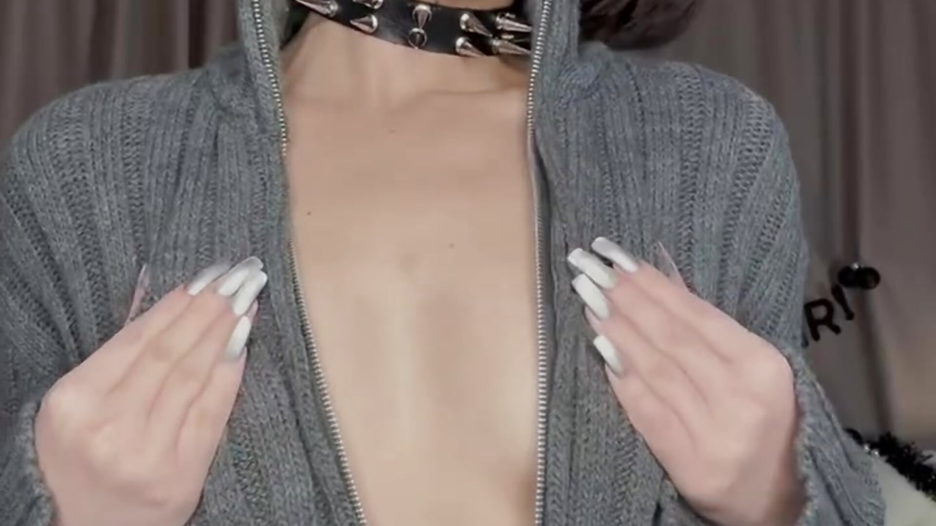 Tits teasing - video di Ma1ilda_Ardent modella di cam