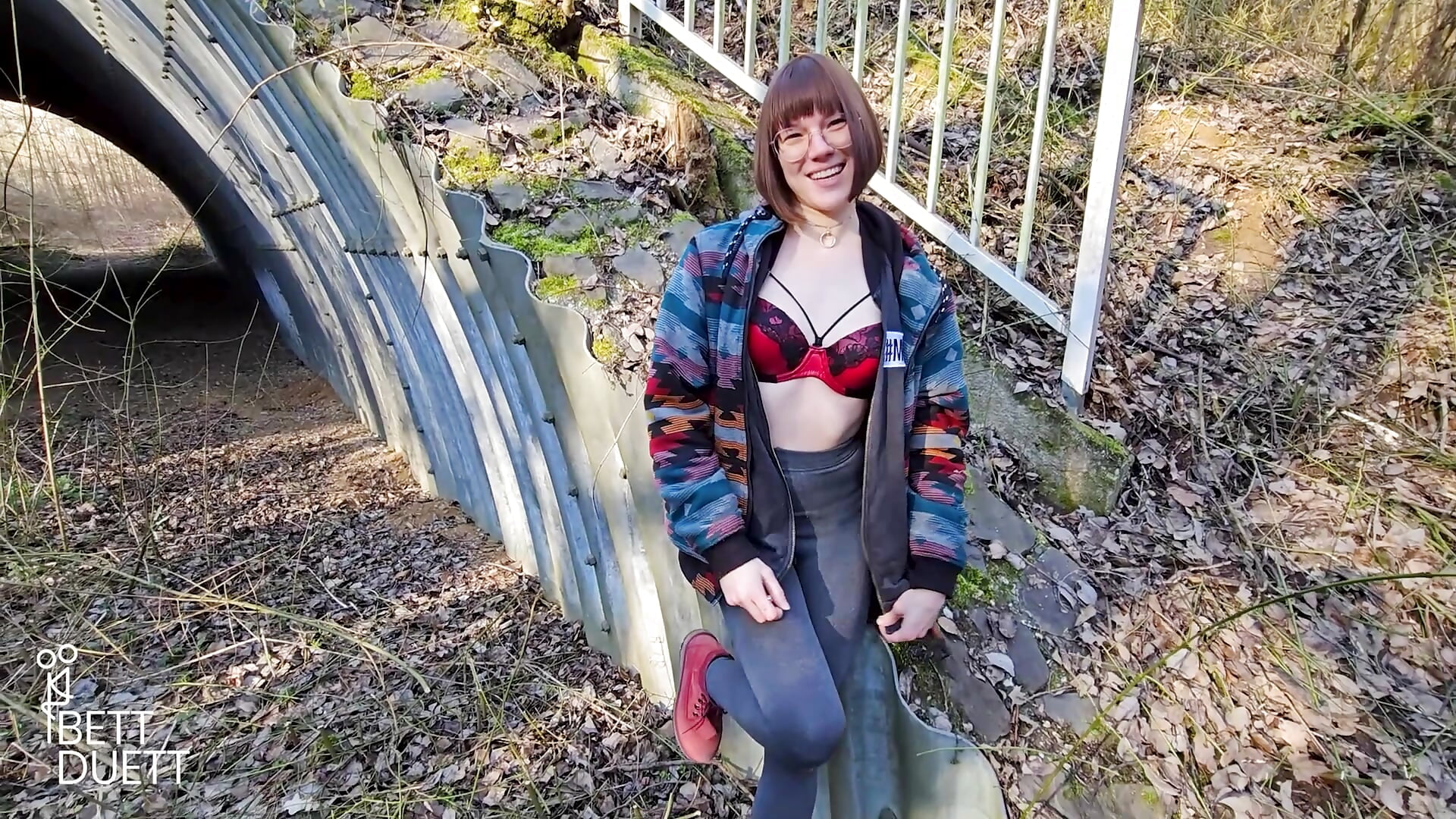 Outdoor Squirt in front of my Boyfriend !! - video by BettDuett cam model