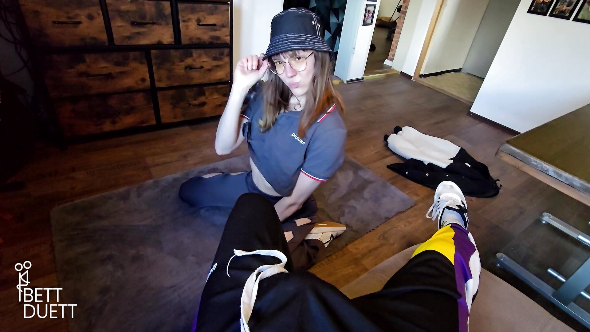 Jerking off in front of my girlfriend !! - video by BettDuett cam model