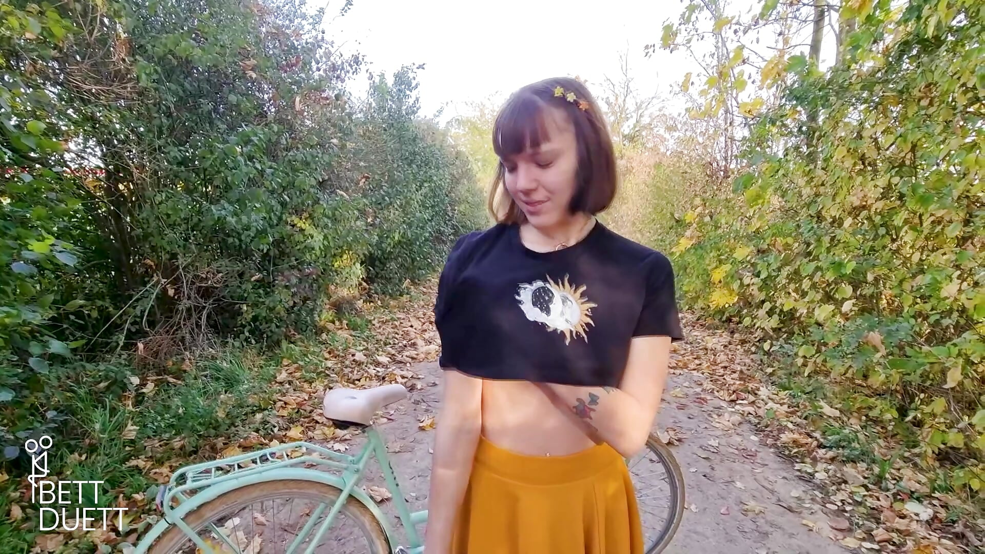 Bicycle fuck tour with my girlfriend - UNCUT !! - video by BettDuett cam model