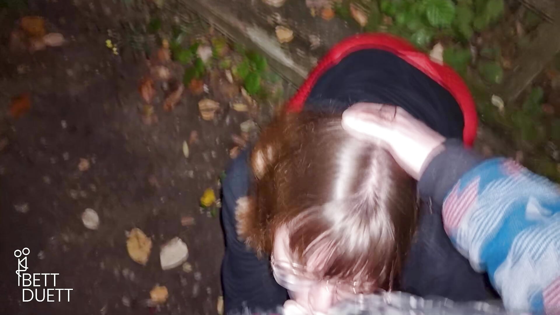 Squirting and cumming outside in the dark !! - video by BettDuett cam model