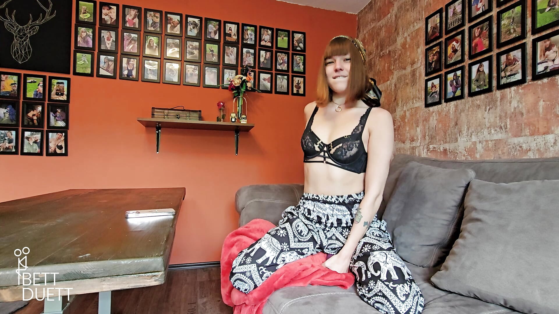 Lady's First My girlfriend squirts first !! - video by BettDuett cam model